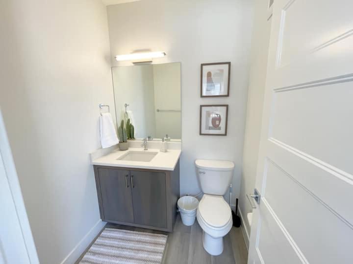 New Family-Friendly Townhome w/ Pool & Hot Tub